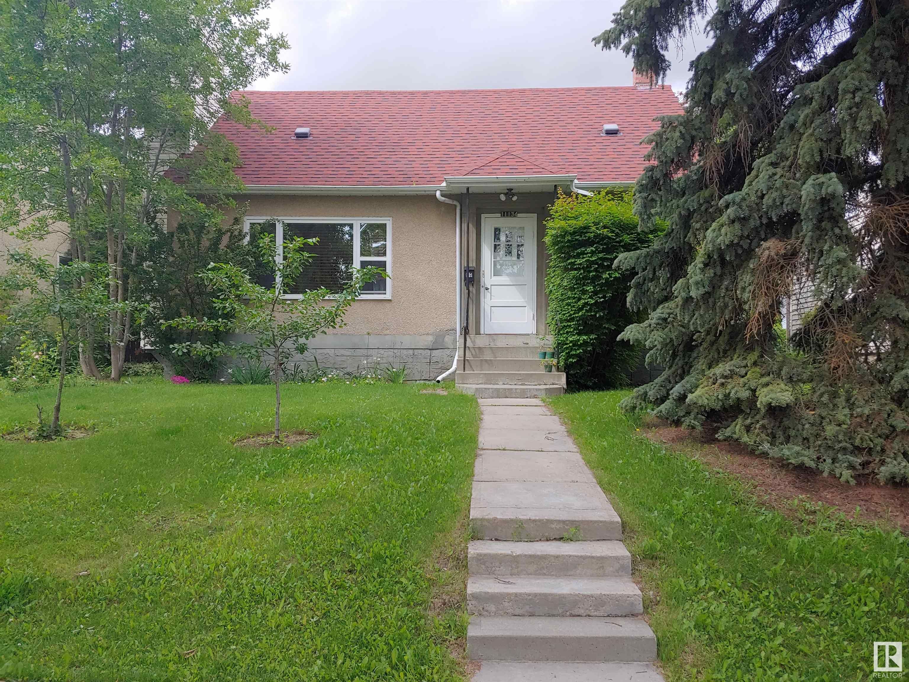 Main Photo: 11134 70 Avenue NW in Edmonton: Zone 15 House for sale : MLS®# E4302339
