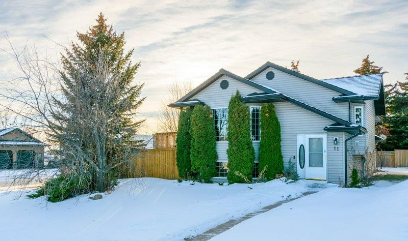 FEATURED LISTING: 11 Village Green Carstairs