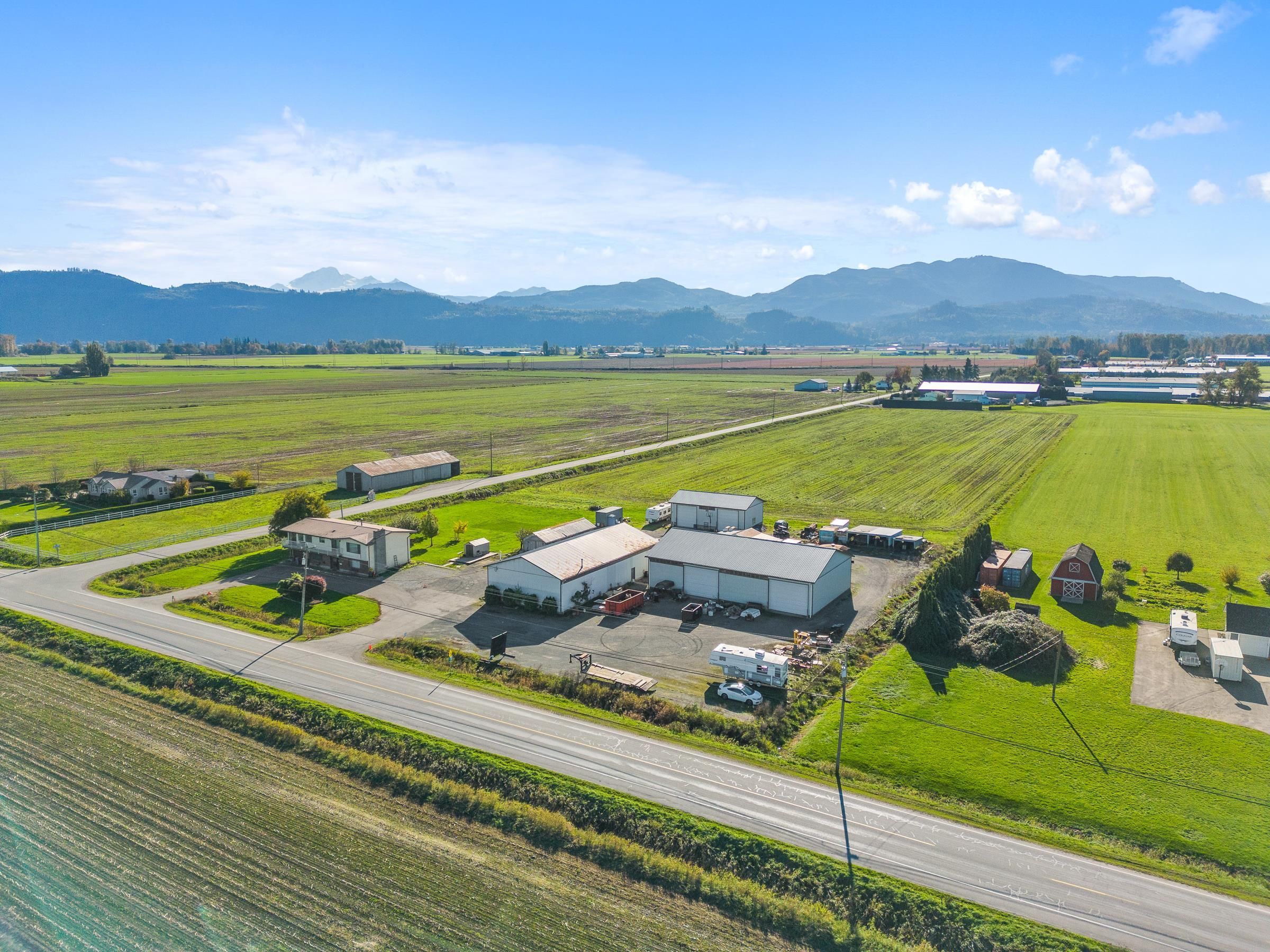 Main Photo: 35186 VYE Road in Abbotsford: Poplar House for sale : MLS®# R2828768