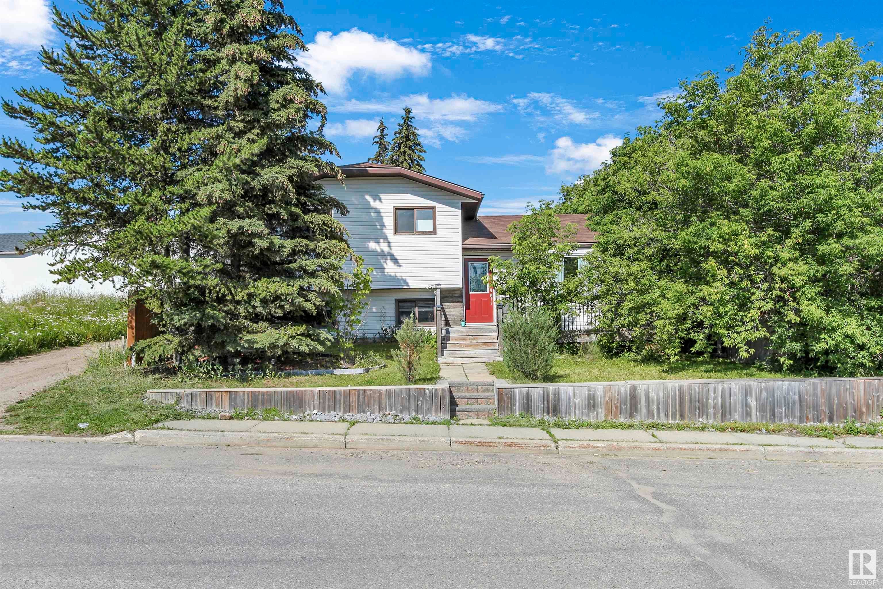 Main Photo: 625 12 Street: Cold Lake House for sale : MLS®# E4306932