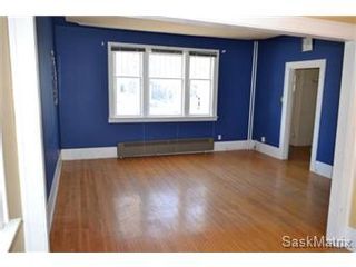 Photo 3: 211 Clarence Avenue South in Saskatoon: Varsity View Single Family Dwelling for sale (Saskatoon Area 02)  : MLS®# 419269