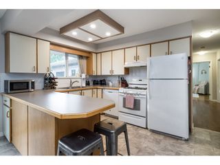 Photo 12: 15916 RUSSELL Avenue: White Rock House for sale (South Surrey White Rock)  : MLS®# R2527400