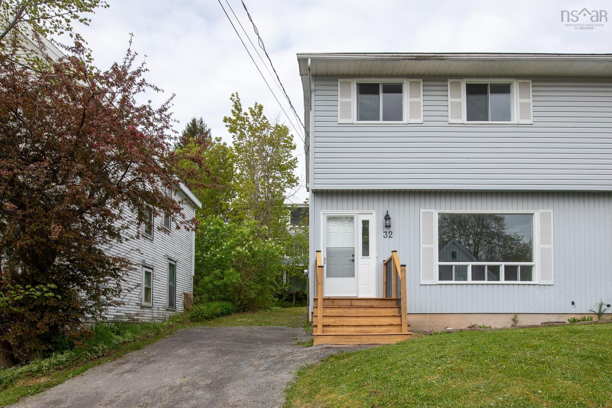 Main Photo: 32 Cedar Street in Windsor: Hants County Residential for sale (Annapolis Valley)  : MLS®# 202211096