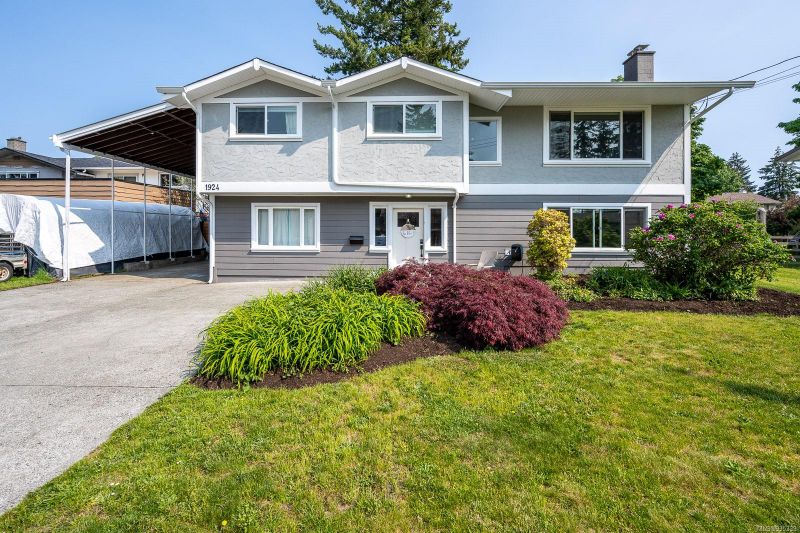 FEATURED LISTING: 1924 Cougar Cres Comox