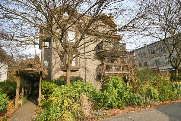 Main Photo: 202 1689 E 4TH Avenue in Vancouver: Grandview VE Condo for sale in "ANGUS MANOR" (Vancouver East)  : MLS®# V685570