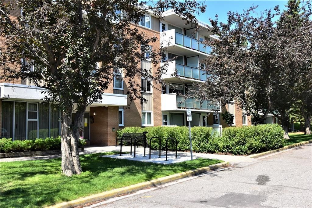 Main Photo: 426 1616 8 Avenue NW in Calgary: Hounsfield Heights/Briar Hill Apartment for sale : MLS®# C4262463