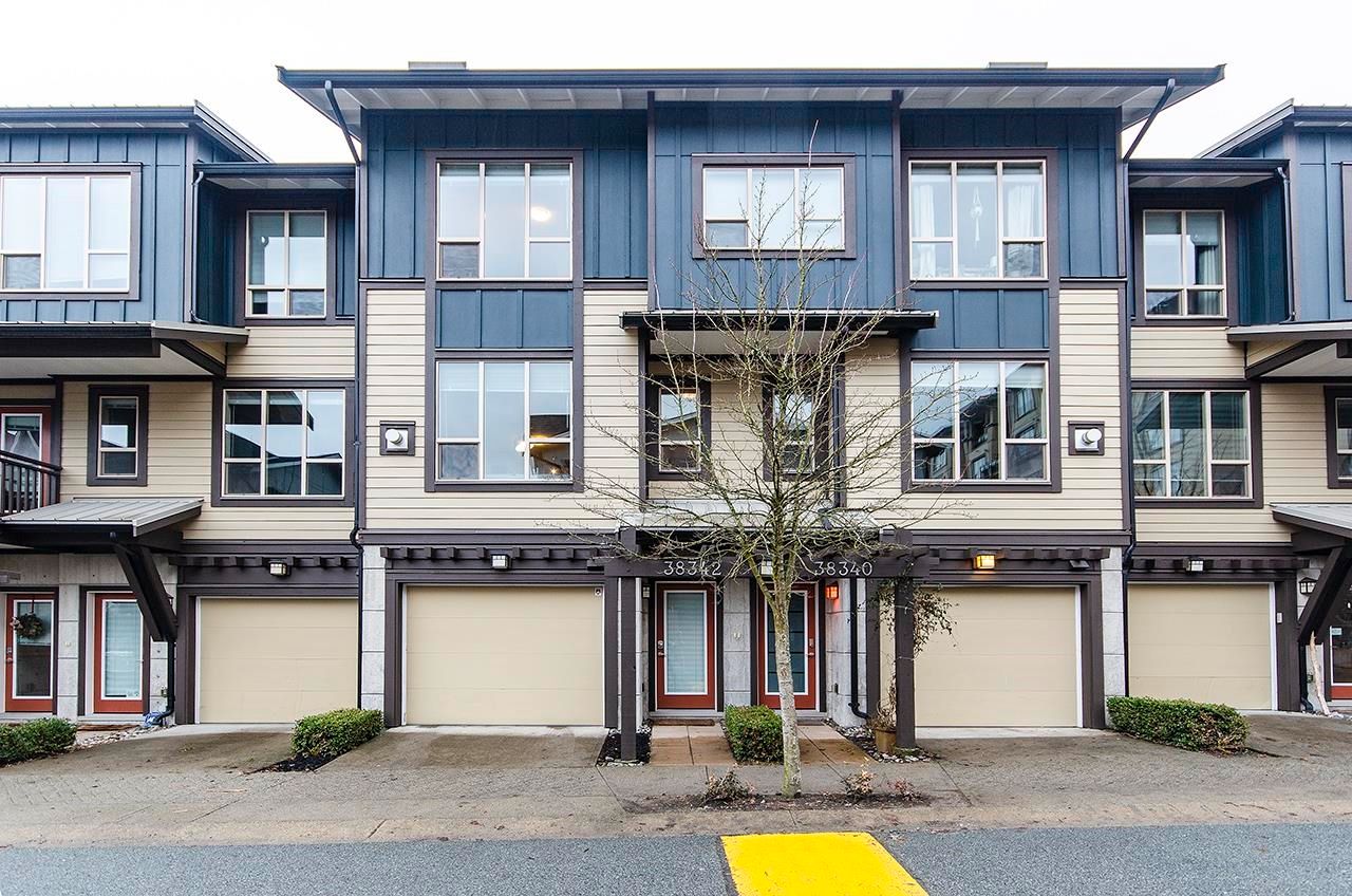 Main Photo: 38342 EAGLEWIND Boulevard in Squamish: Downtown SQ Townhouse for sale in "Streams At Eaglewind" : MLS®# R2748392