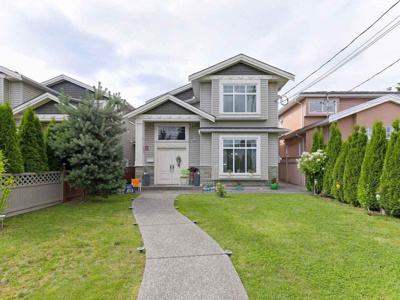 FEATURED LISTING: 7115 10TH Avenue Burnaby