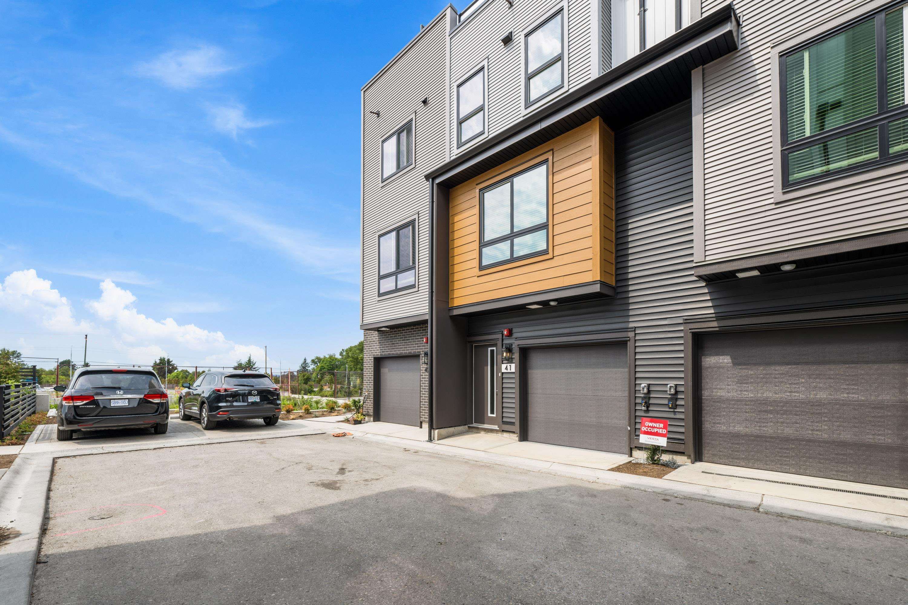 Main Photo: 41 20057 82 Avenue in Langley: Willoughby Heights Townhouse for sale in "Stratford" : MLS®# R2807247