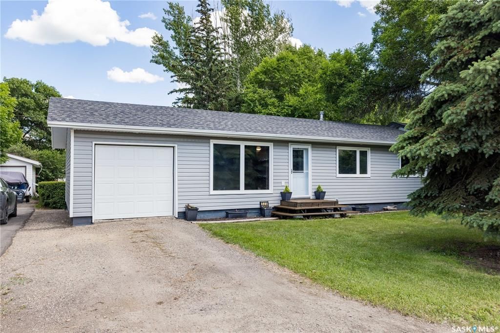 Main Photo: 535 Broad Street in Lumsden: Residential for sale : MLS®# SK934667
