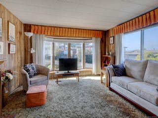 Photo 5: 10 124 Cooper Rd in View Royal: VR Glentana Manufactured Home for sale : MLS®# 916903