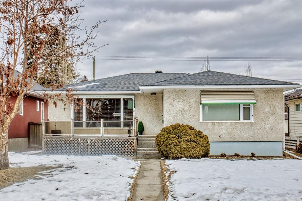 Main Photo: 1820 19 Avenue NW in Calgary: Capitol Hill Detached for sale : MLS®# A2031333