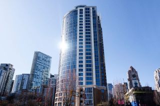 Photo 3: 2103 388 DRAKE Street in Vancouver: Yaletown Condo for sale in "Governor's Tower" (Vancouver West)  : MLS®# R2674202