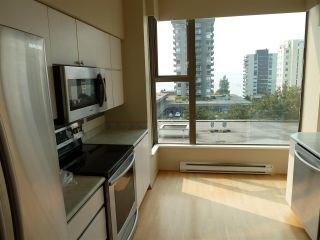 Photo 8: 402 570 18TH Street in West Vancouver: Ambleside Condo for sale in "WENTWORTH" : MLS®# R2194488