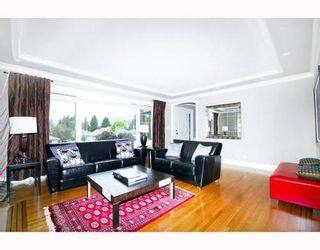 Photo 2: 2310 MAHON Ave in North Vancouver: Home for sale : MLS®# V790102