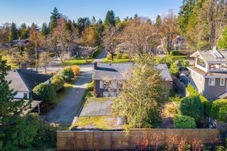 Photo 2: 960 17TH Street in West Vancouver: Ambleside House for sale : MLS®# R2633873
