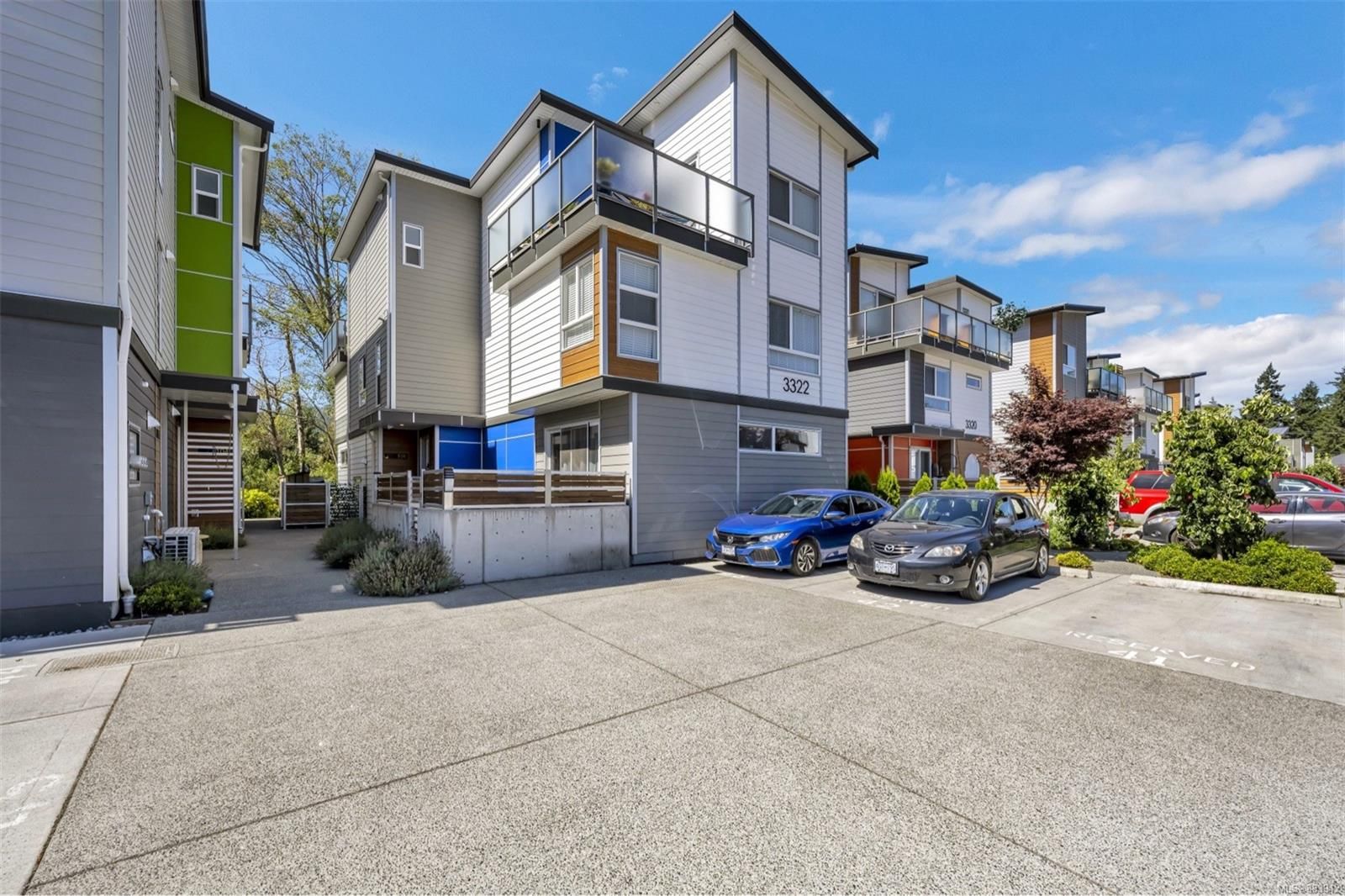 Main Photo: 106 3322 Radiant Way in Langford: La Happy Valley Row/Townhouse for sale : MLS®# 883942