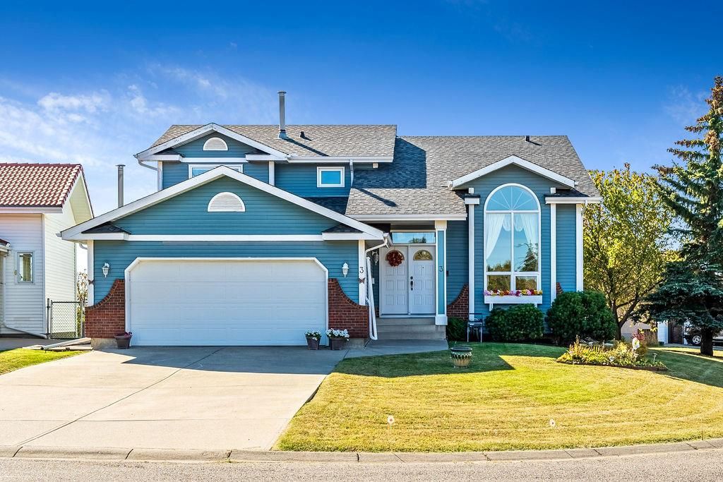 Main Photo: 3 Edgeridge Court NW in Calgary: Edgemont Detached for sale : MLS®# A2004471