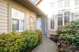 Photo 3: 54 5221 OAKMOUNT Crescent in Burnaby: Oaklands Townhouse for sale in "Seasons by the Lake" (Burnaby South)  : MLS®# R2753467