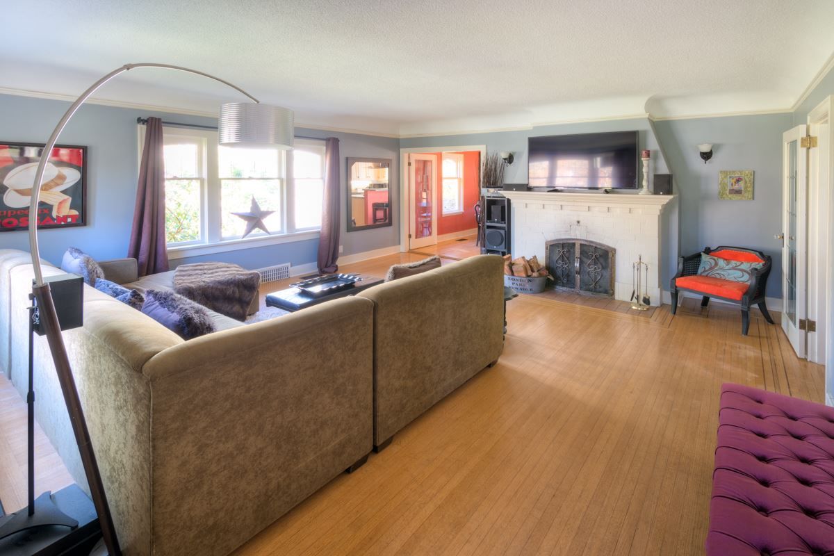 Photo 2: Photos: 232 FIFTH Avenue in New Westminster: Queens Park House for sale in "QUEENS PARK" : MLS®# R2052013
