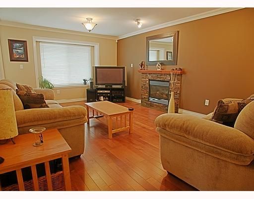 Photo 4: Photos: 5029 NORFOLK Street in Burnaby: Central BN 1/2 Duplex for sale (Burnaby North)  : MLS®# V717019