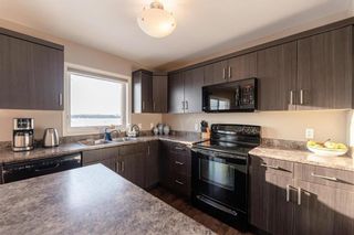 Photo 3: 10 CARILLON Way in Steinbach: R16 Residential for sale : MLS®# 202205474