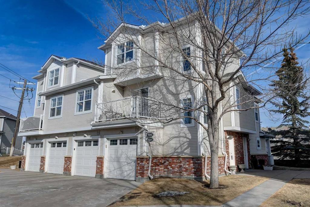 Main Photo: 2501 7171 Coach Hill Road SW in Calgary: Coach Hill Row/Townhouse for sale : MLS®# A2025964