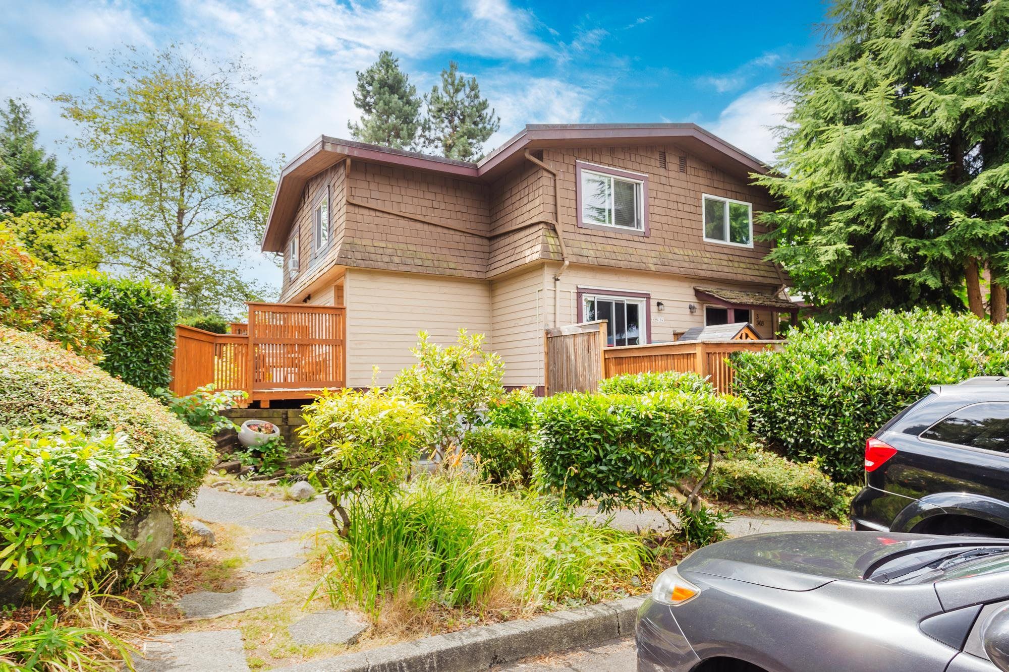 Main Photo: 2 303 HIGHLAND Way in Port Moody: North Shore Pt Moody Townhouse for sale in "HIGHLAND PARK" : MLS®# R2803040