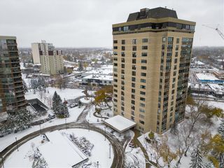 Photo 1: 1604 200 Tuxedo Avenue in Winnipeg: Tuxedo Condominium for sale (1E)  : MLS®# 202326425