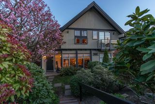 Photo 1: 333 E 8TH STREET in North Vancouver: Central Lonsdale 1/2 Duplex for sale : MLS®# R2568861