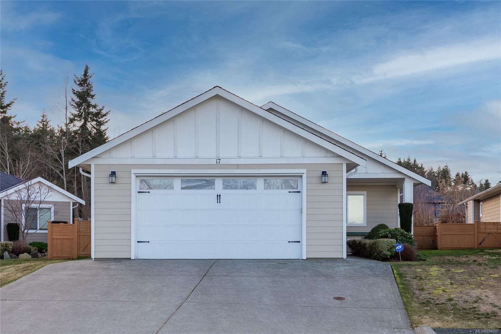 Main Photo: 17 3647 Vermont Pl in Campbell River: CR Willow Point Row/Townhouse for sale : MLS®# 894807