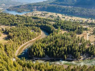 Photo 1: 2621 HIGHWAY 3A in Castlegar: House for sale : MLS®# 2475835