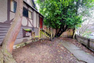 Photo 2: 1058 E 13TH Avenue in Vancouver: Mount Pleasant VE House for sale in "Mount Pleasant" (Vancouver East)  : MLS®# R2143092