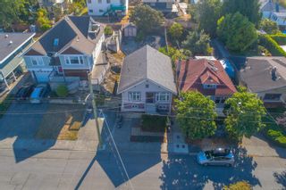 Photo 3: 483 Constance Ave in Esquimalt: Es Saxe Point House for sale : MLS®# 854957