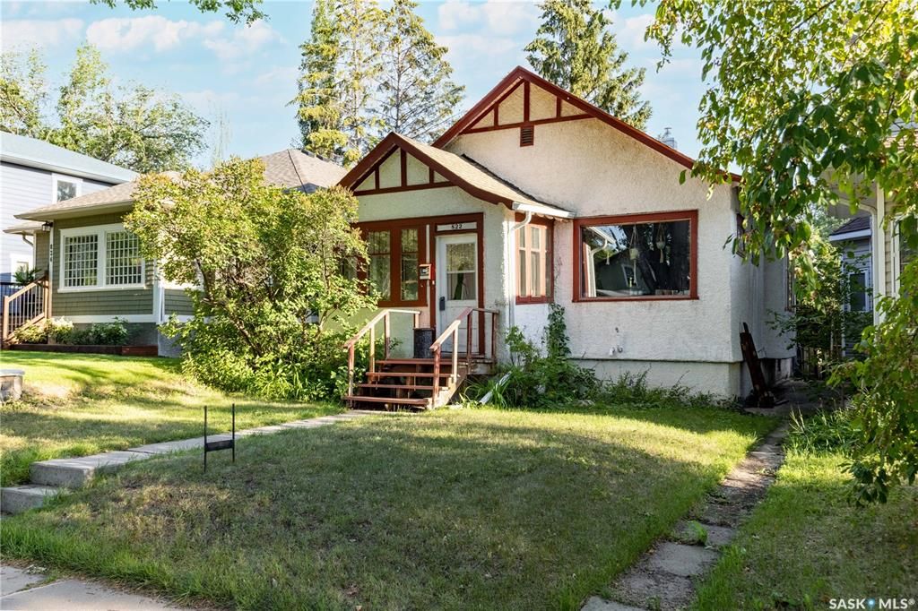 Main Photo: 822 10th Street East in Saskatoon: Nutana Residential for sale : MLS®# SK905696