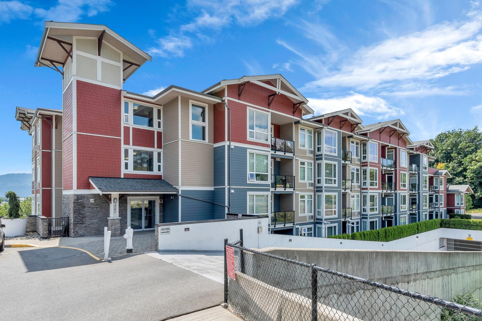 Main Photo: 112 2242 WHATCOM Road in Abbotsford: Abbotsford East Condo for sale in "Waterleaf" : MLS®# R2694467