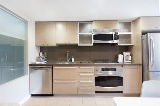 Photo 4: 701 833 SEYMOUR Street in Vancouver: Downtown VW Condo for sale in "THE CAPITOL" (Vancouver West)  : MLS®# R2185713