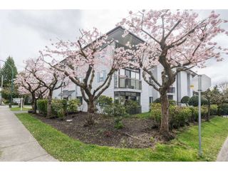 Photo 2: 204 15290 THRIFT Avenue: White Rock Condo for sale in "Windermere" (South Surrey White Rock)  : MLS®# R2254870
