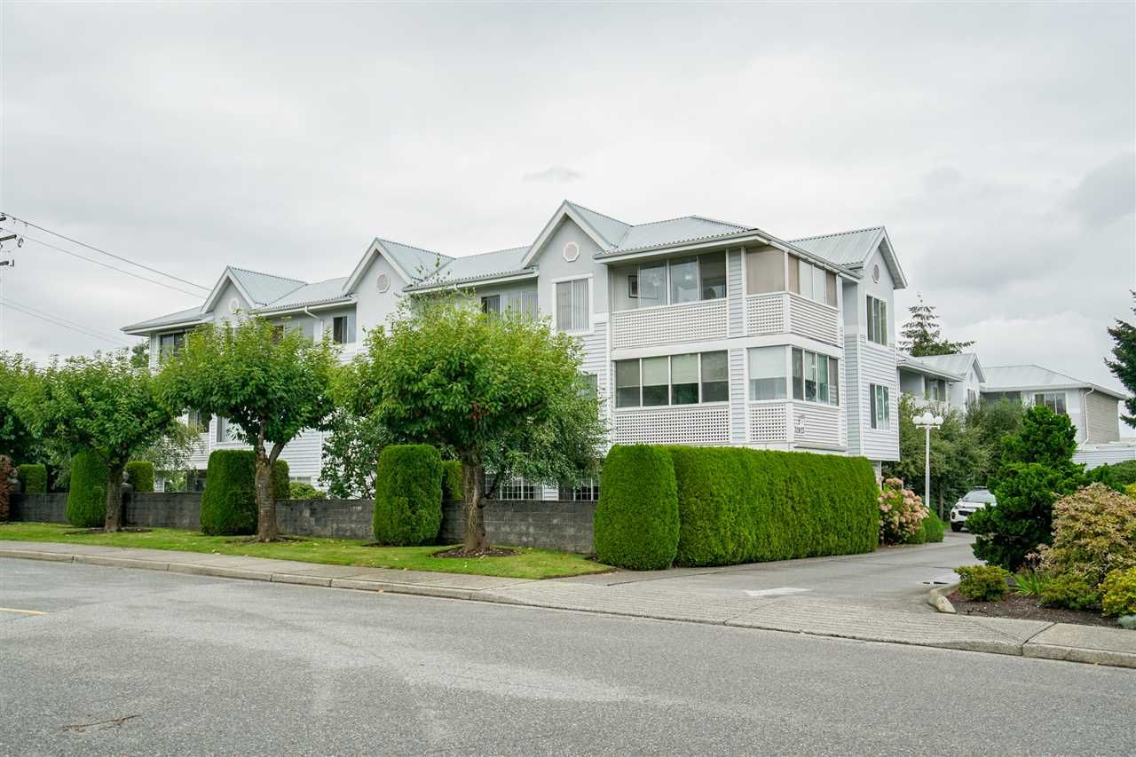 Main Photo: 307 32823 LANDEAU Place in Abbotsford: Central Abbotsford Condo for sale in "Park Place" : MLS®# R2499937