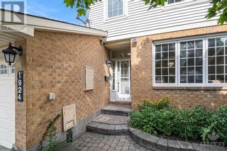 Photo 2: 1924 CRESTMONT PLACE in Ottawa: House for sale : MLS®# 1357360