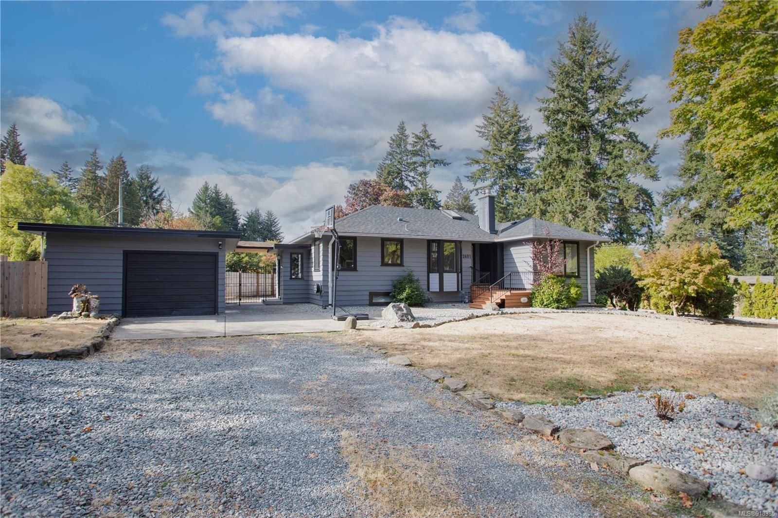 Main Photo: 2401 Lynburn Cres in Nanaimo: Na Departure Bay House for sale : MLS®# 918385