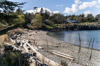 Photo 4: 4060 Lockehaven Dr in VICTORIA: SE Ten Mile Point House for sale (Saanich East)  : MLS®# 826989