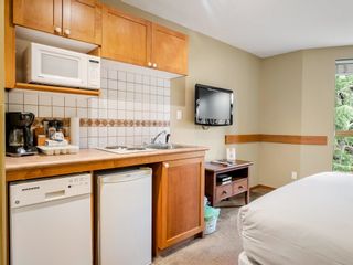 Photo 4: 411 4315 NORTHLANDS Boulevard in Whistler: Whistler Village Condo for sale in "Cascade Lodge" : MLS®# R2872985
