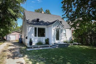 Photo 1: 31 Sadler Avenue in Winnipeg: St Vital Residential for sale (2D)  : MLS®# 202219551