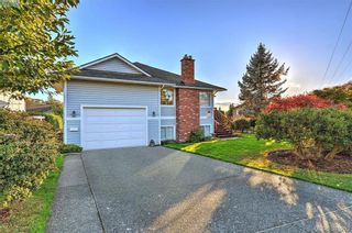 Photo 1: 4299 Panorama Pl in VICTORIA: SE Lake Hill House for sale (Saanich East)  : MLS®# 774088