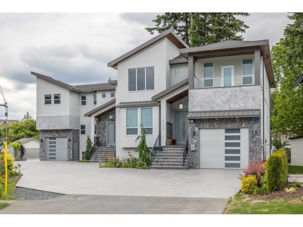 Main Photo: 2907 ROYAL Street in Abbotsford: Central Abbotsford House for sale : MLS®# R2703745