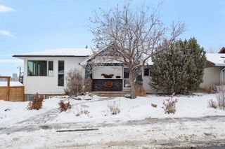 Photo 1: 27 Clarendon Road NW in Calgary: Collingwood Detached for sale : MLS®# A2106475