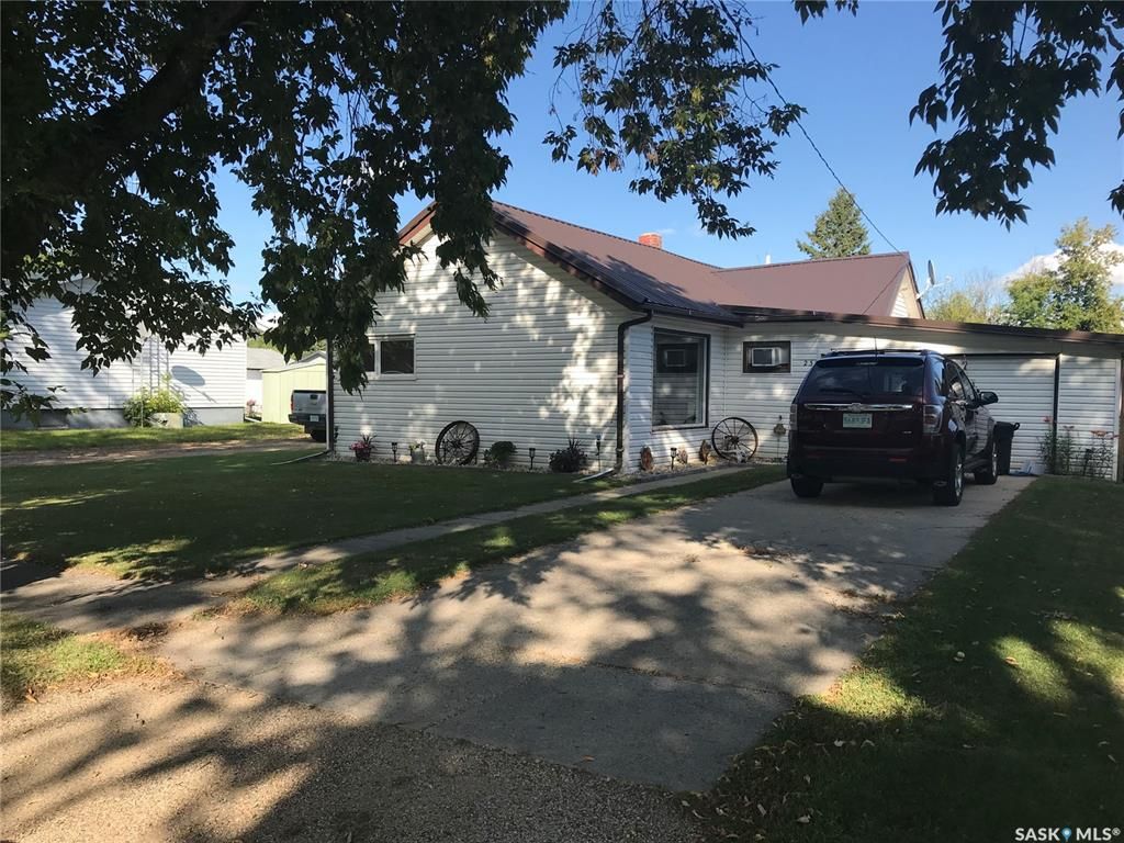 Main Photo: 232 3rd Street Northeast in Preeceville: Residential for sale : MLS®# SK907258