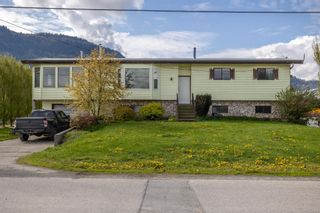 Photo 2: 39464 WELLS LINE Road in Abbotsford: Sumas Prairie House for sale : MLS®# R2835095
