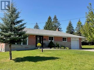 Photo 1: 799 KINGSDALE Drive in Peterborough: House for sale : MLS®# 40485318
